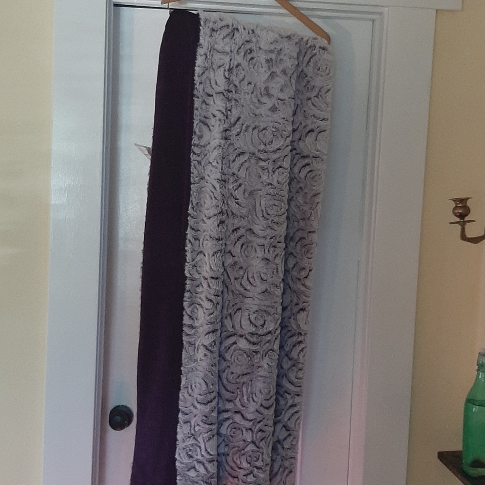throw blanket two tone rose pattern